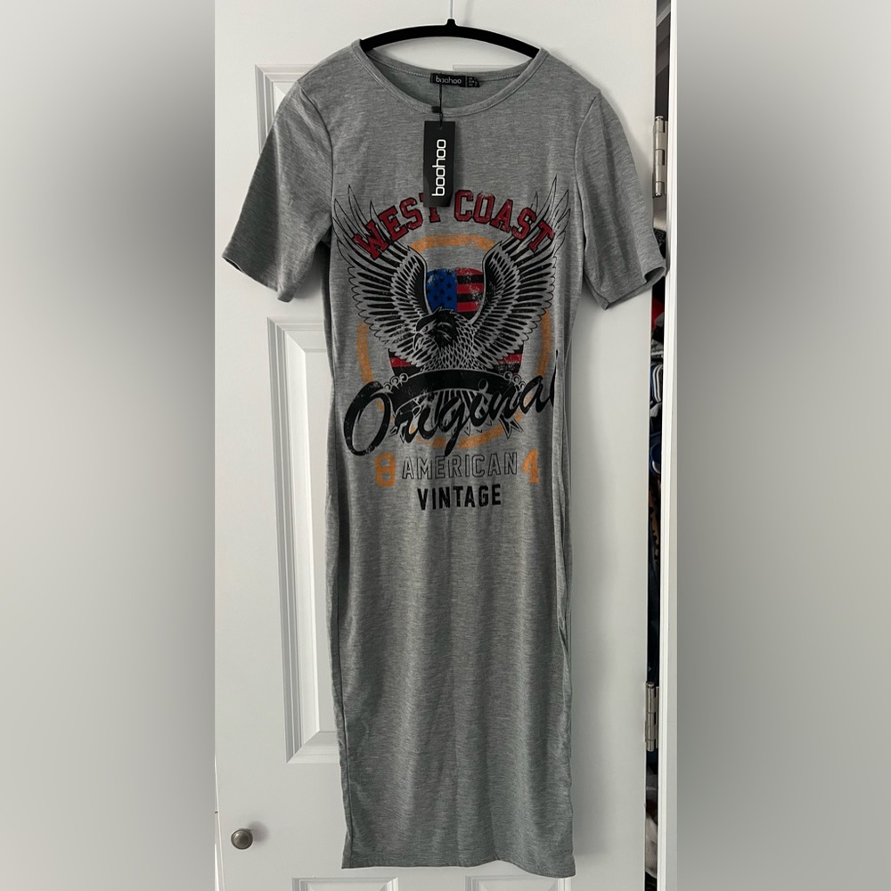 New Boohoo MIDI t-shirt midi dress with graphics.